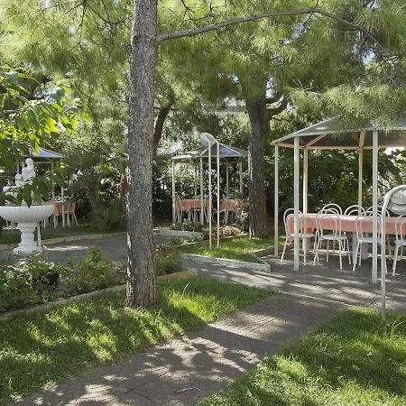 Hotel La Maestra Grottammare Esterno foto