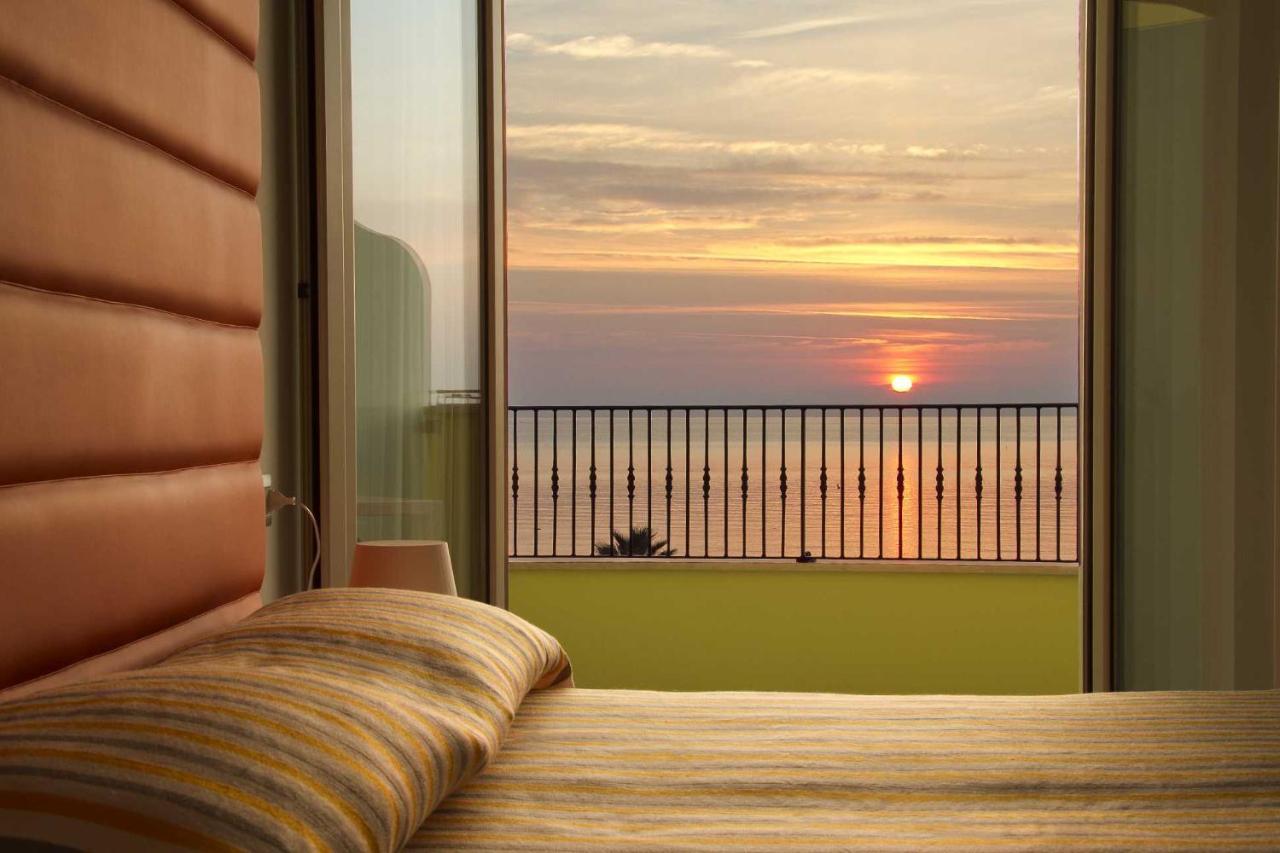 Hotel La Maestra Grottammare Esterno foto
