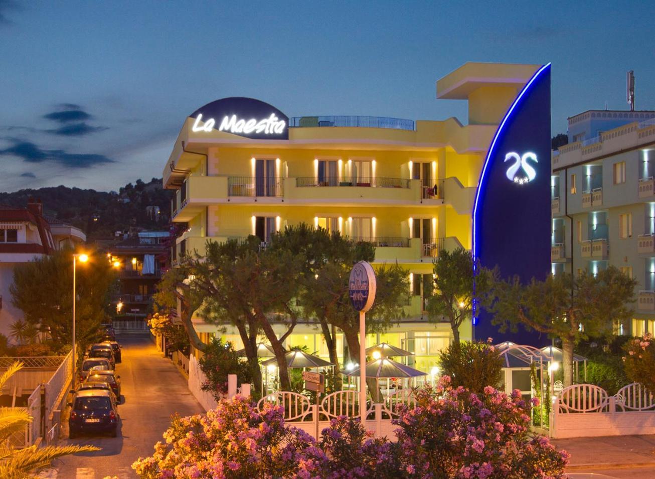 Hotel La Maestra Grottammare Esterno foto